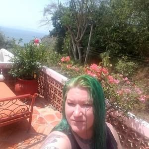 Meet your Posher, Casey